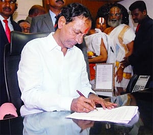 KCR gets 'T' & sympathy