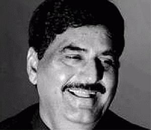 Bollywood mourns Gopinath Munde's death
