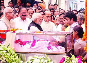 Gopinath Munde dies in harness