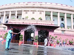 Hot and sultry week ahead, says Met