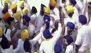Groups clash inside Golden Temple complex, 7 wounded