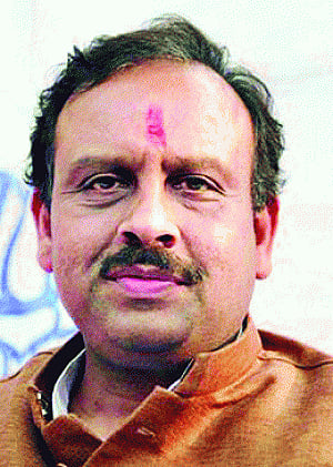 Kejri-Yogendra spat bares open fissures: BJP