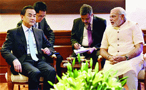 Wang calls on Pranab, Modi