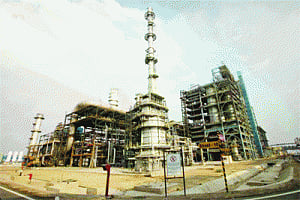 Greenfield refinery coming up in AP, Telangana to have power & steel plants