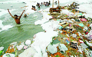 Gadkari chairs meet to augment Yamuna flow on Delhi stretch