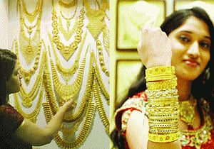 Gold shoots up to one-month high on buying frenzy, global push