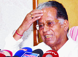 Cong CMs under siege