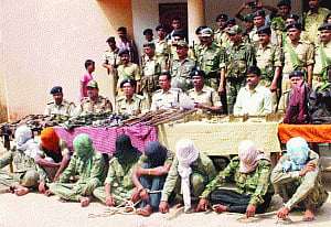 latehar Police arrests eight rebels of JJMP