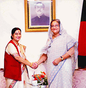 India, B'desh engage in saree diplomacy