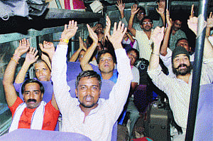1st batch of Amarnath Yatris enters Kashmir
