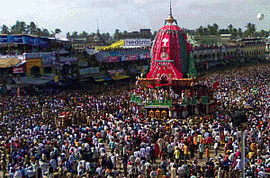 Prime Minister greets people on Rathyatra