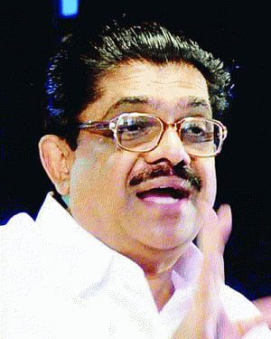 Bar war becomes ego issue for Kerala's Cong chief