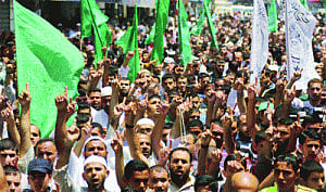 Palestinians bury slain teen, clashes hit Jerusalem