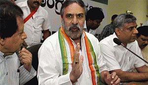 UPA MPs to write to lS Speaker seeking quick call on loP issue