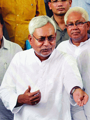 Despite JD(U) MlA's opposition, Nitish proposes ties with RJD