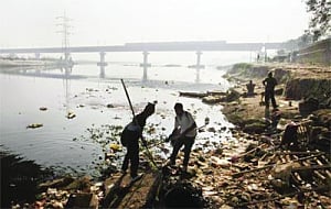 Sewage spill slows Yamuna cleanup