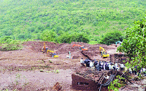 Malin landslide toll mounts to 82, 68 still trapped