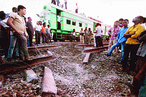 Maoists blast railway track in Bihar