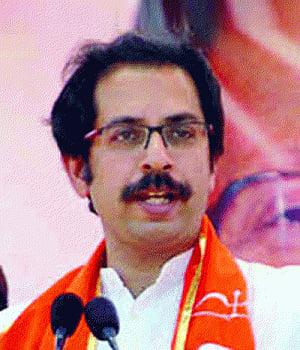 Cong politicising it for gains: Sena backs MPs