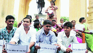 lucknow rape: Victim's kids join family dharna for CBI probe
