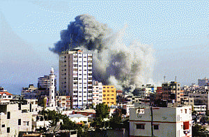 Hamas rejects Israeli truce offer, Gaza toll reaches 1,302