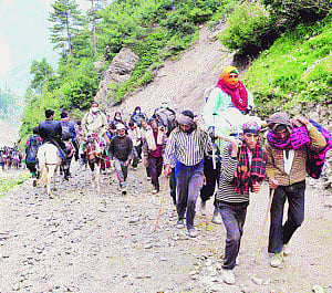 Soaring pilgrimage alarms separatists