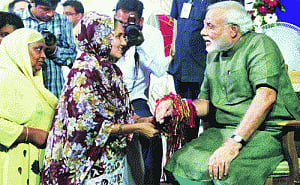 Widows of Varanasi preparing 'rakhis' for 'brother' Modi