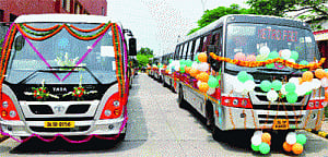 Jung flags off fleet of 24 Metro feeder buses