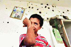 Israel withdraws troops from Gaza, 72-hr truce takes effect