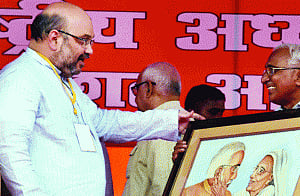 Shah blames SP Govt for poor law, order in UP