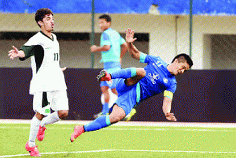 India take on Pak in final friendly