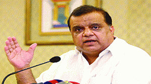 Batra calls Kapil Dev 'opportunist'