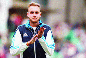 Broad to undergo knee surgery