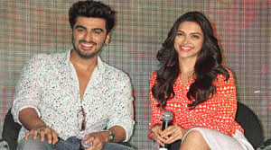 Big B dances with Deepika, Arjun to 'Bootiya'