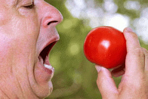 Eating tomatoes daily can reduce prostate cancer risk
