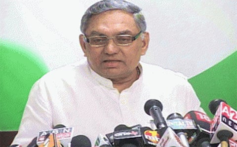 Cong distances itself from Janardan's views,Digvijay backs him