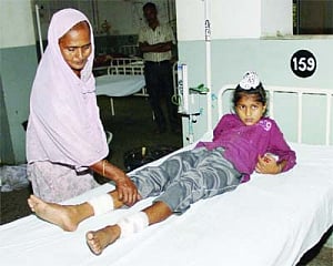 Pak targets 6 border posts, 2 hurt in Jammu