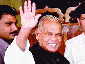 Will expand Cabinet after nod from Nitish, lalu, Sonia: Manjhi