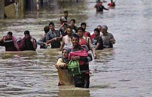 CISF jawans, officers donate day's salary for JK flood victims