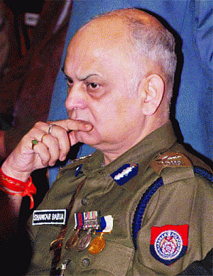 Post CBI raid, Saradha victim Assam ex-DGP shoots self