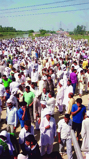 No bungalow for boss, no paani for Delhi, say Ajit Singh's goons