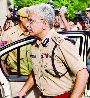 Not cops' job to stop illegal construction: CP
