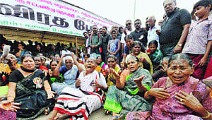 AIADMK men continue protests across TN