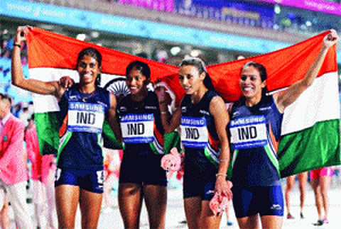 Relay team strikes Gold