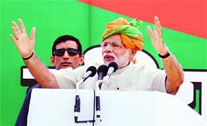 Modi lands a punch on Hooda for Vadra deal