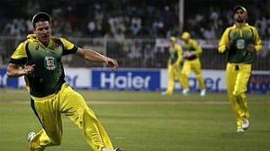 Cricket: Smith, Johnson lead Australian rout of Pakistan