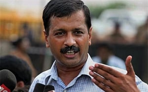 Kejriwal threatens agitation if e-rickshaw issue not resolved