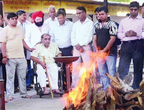 Santosh Anand seeks CBI probe
