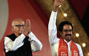 Advani favours tie-up with Sena to form govt in Maharashtra