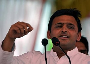 UP CM Akhilesh Yadav gets feel of power crisis